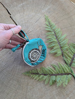ilikesara | art + goods - Coin pouch | snail